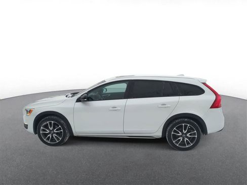 Used 2017 Volvo V60 T5 Cross Country w/ Convenience Package image 5