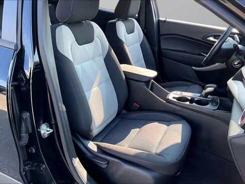 Used 2024 Chevrolet Trax RS FWD image 7