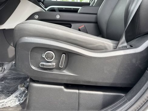 New 2025 Land Rover Defender 130 X-Dynamic SE image 23