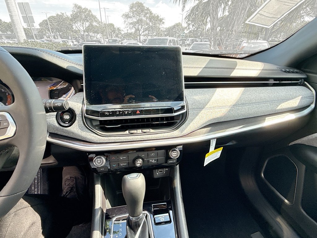 New 2023 Jeep Compass Latitude AWD/4WD image 15