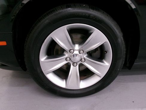 Used 2016 Dodge Challenger SXT RWD image 3