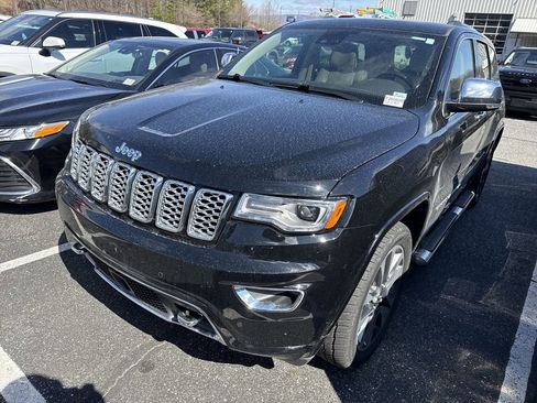 Used 2017 Jeep Grand Cherokee Overland w/ Jeep Active Safety Group image 6