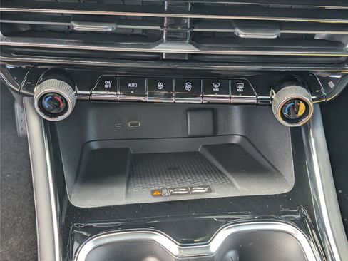 New 2026 Chevrolet Traverse LT w/ Midnight/Sport Edition image 24