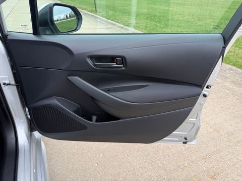 Used 2025 Toyota Corolla LE image 20