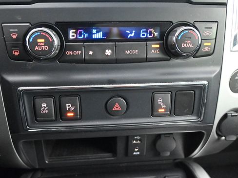 Used 2017 Nissan Titan SV RWD image 28
