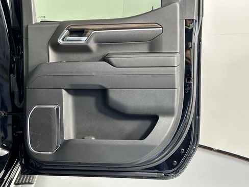 Used 2023 Chevrolet Silverado 1500 LT AWD/4WD image 11