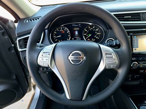 Used 2016 Nissan Rogue SV w/ SV Premium Package image 11