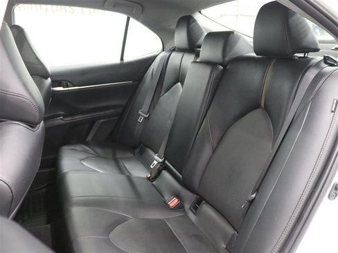 Used 2020 Toyota Camry XLE FWD image 16