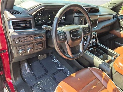 Used 2023 GMC Yukon Denali Ultimate AWD/4WD image 10