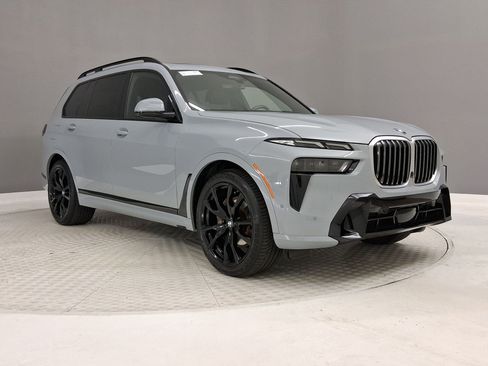 Certified 2024 BMW X7 xDrive40i w/ M Sport Package AWD/4WD image 5