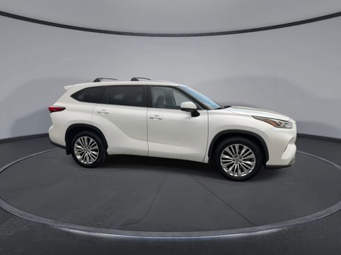 Used 2023 Toyota Highlander Platinum AWD/4WD image 9