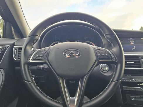 Used 2018 INFINITI QX30 w/ Cargo Package image 33