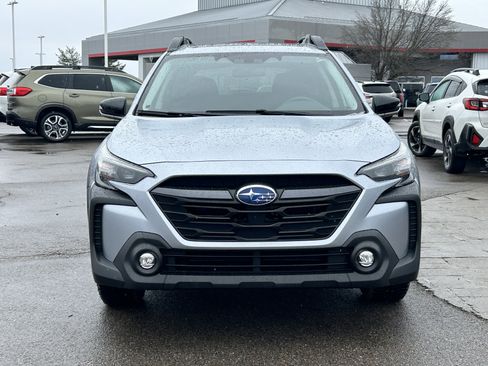Used 2023 Subaru Outback Premium image 2