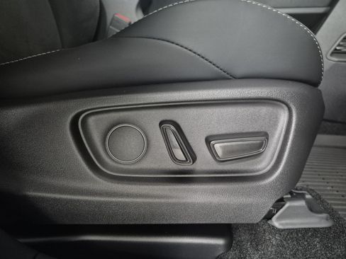 New 2026 Toyota C-HR AWD/4WD image 34
