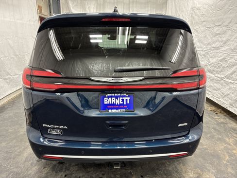 Certified 2025 Chrysler Pacifica Pinnacle w/ Trailer Tow Group AWD/4WD image 9