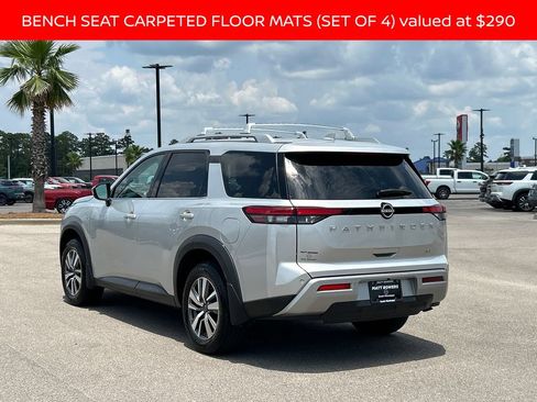 Used 2024 Nissan Pathfinder SL FWD image 3
