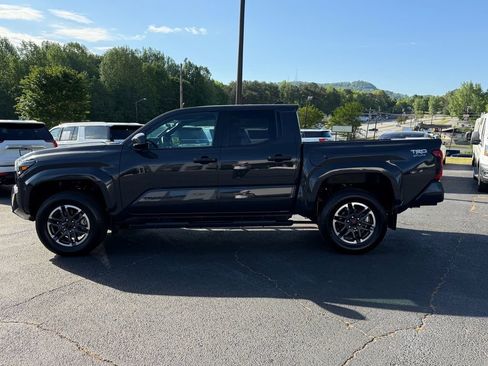 Used 2024 Toyota Tacoma TRD Sport AWD/4WD image 7