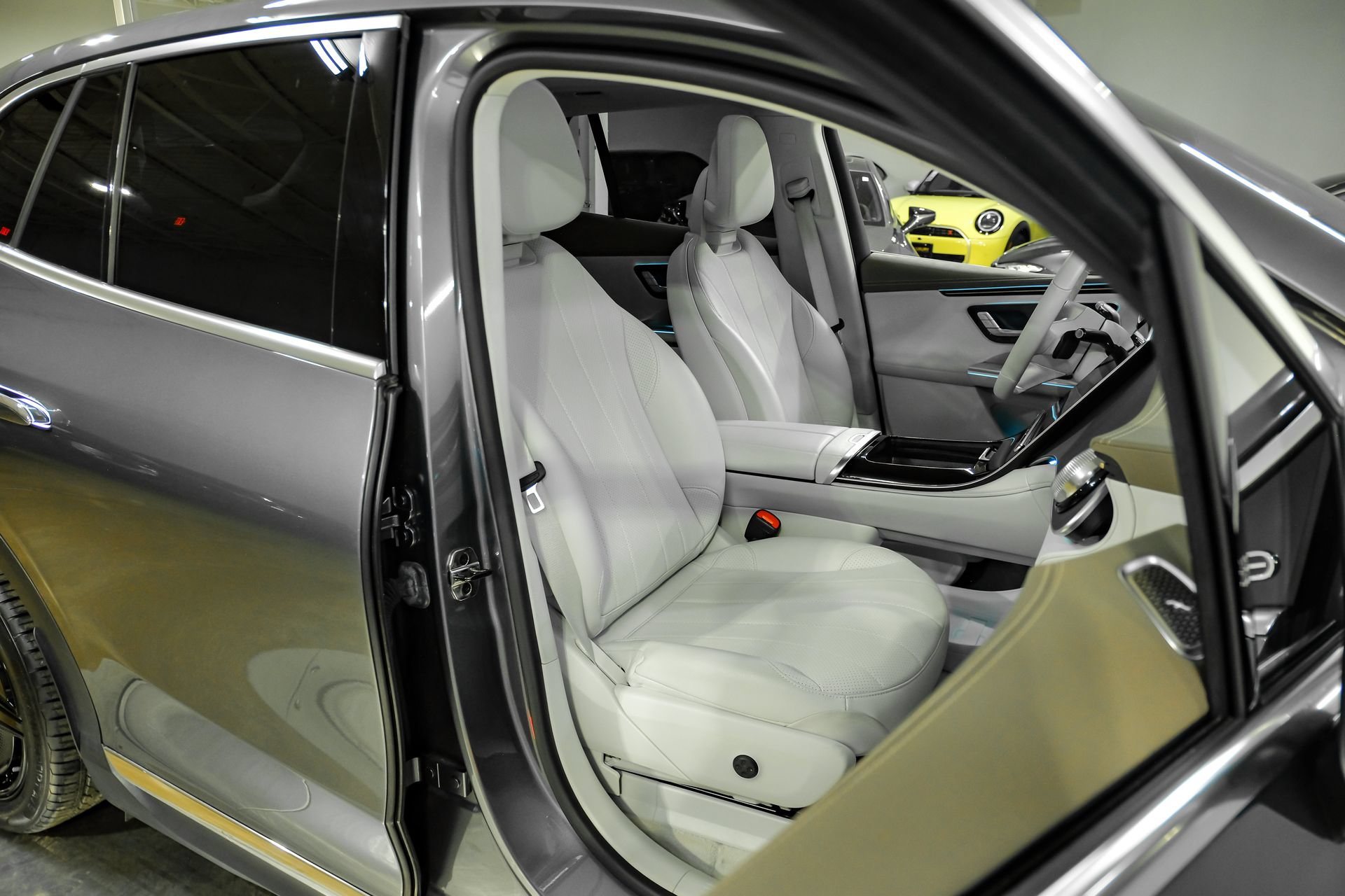 Used 2023 Mercedes-Benz EQE 350+ SUV w/ AMG Line Exterior Package image 36