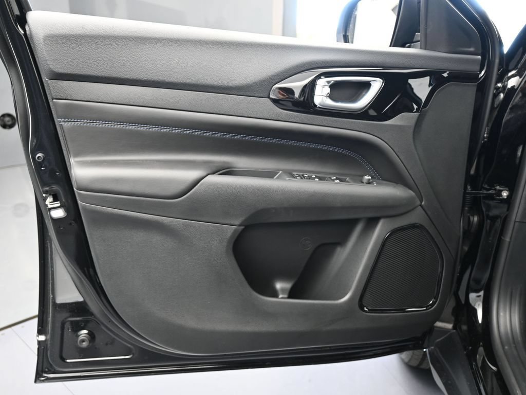 New 2026 Jeep Compass Latitude AWD/4WD image 22