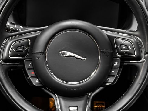 Used 2016 Jaguar XJ R image 53