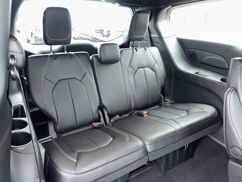 New 2026 Chrysler Pacifica Select image 24