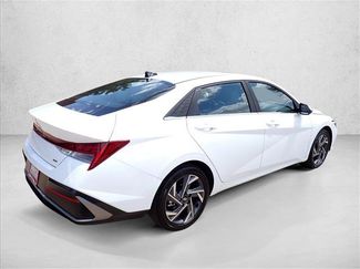 Used 2025 Hyundai Elantra Limited FWD video 4