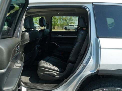 Used 2022 Jeep Grand Cherokee L Limited AWD/4WD image 16