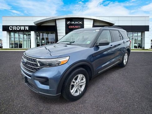 Used 2020 Ford Explorer XLT image 1