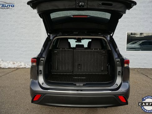 Used 2022 Toyota Highlander L image 16