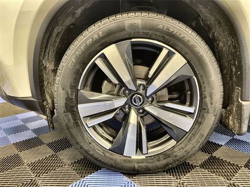 Used 2021 Nissan Rogue SL w/ Premium Package image 10