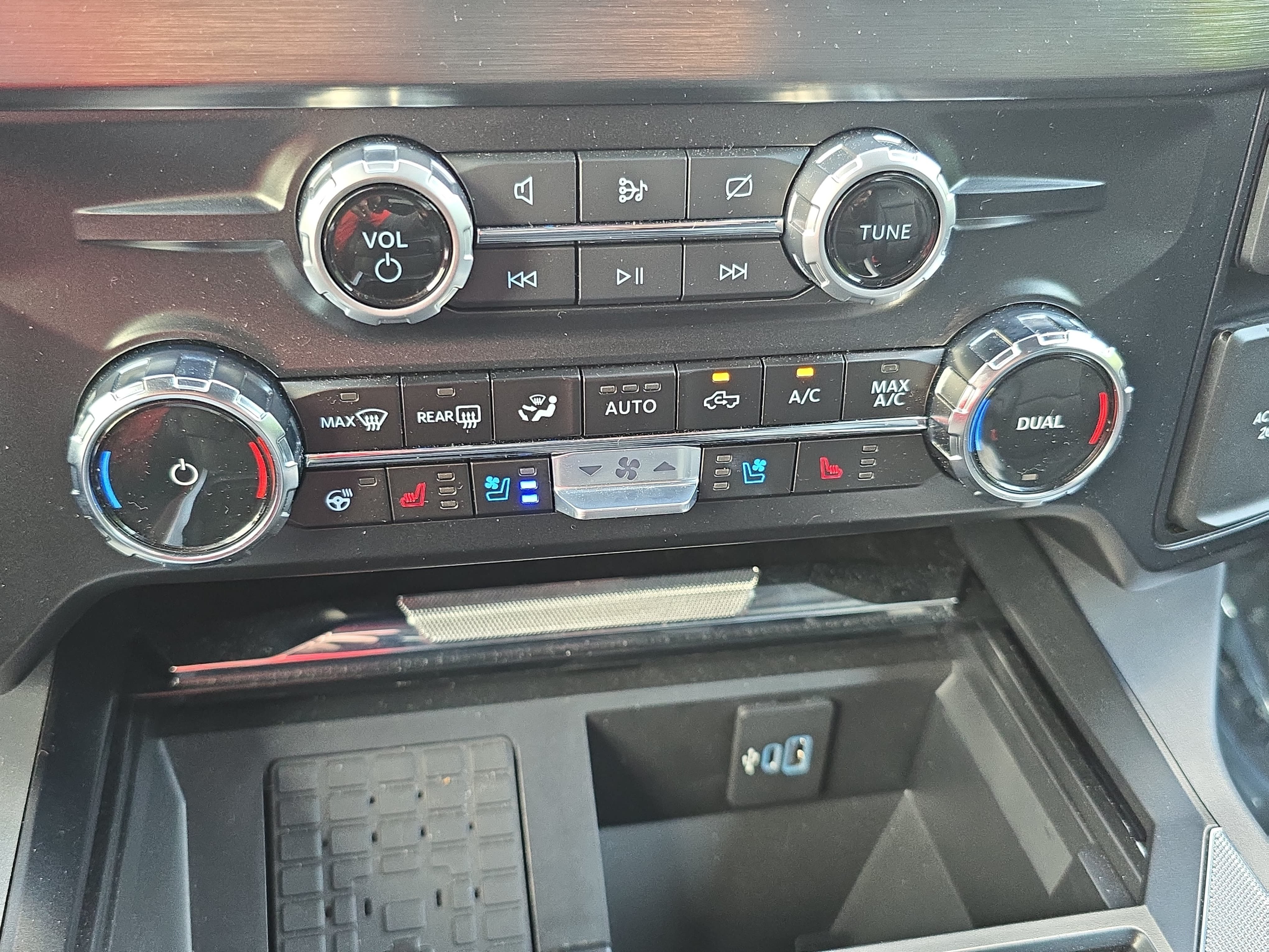 Used 2024 Ford F250 Lariat w/ Lariat Ultimate Package AWD/4WD image 23