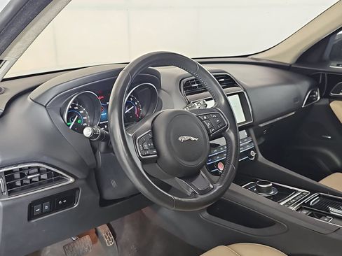 Used 2020 Jaguar F-PACE Premium AWD/4WD image 16
