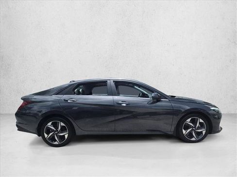 Used 2023 Hyundai Elantra Limited FWD image 4