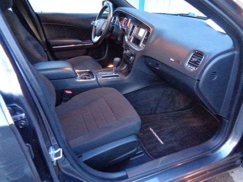 Used 2014 Dodge Charger SE w/ Sport Appearance Group image 9