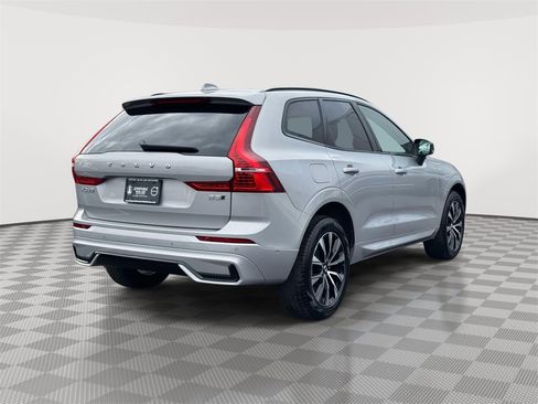 Certified 2025 Volvo XC60 B5 Plus image 3