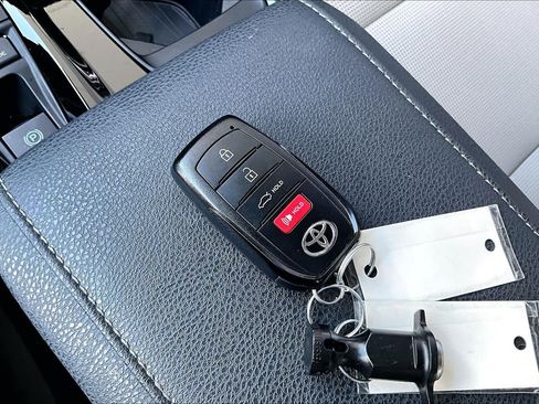 Used 2026 Toyota Camry XLE FWD image 15