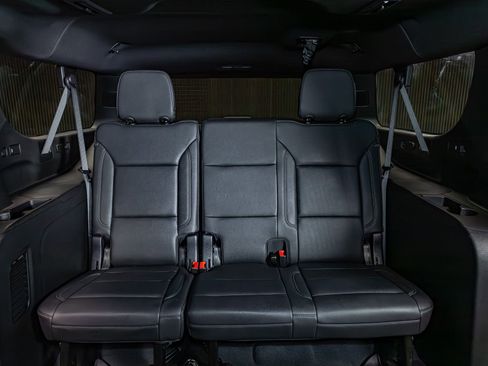 Used 2025 Chevrolet Suburban Z71 w/ Comfort Package image 25