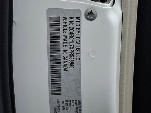 Used 2023 Chrysler Pacifica Touring-L image 27