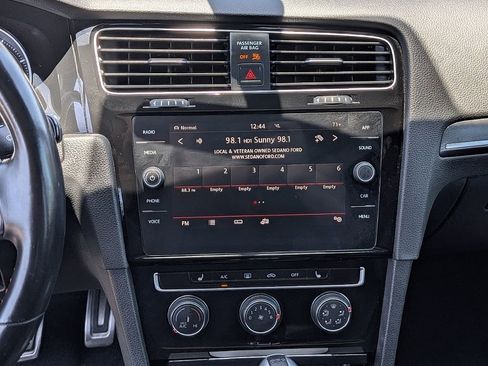 Used 2018 Volkswagen GTI SE FWD image 32
