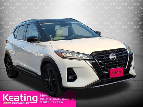 Used 2023 Nissan Kicks SR w/ SR Premium Package FWD image 3