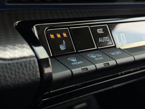 Certified 2025 Toyota Prius XLE AWD/4WD image 27