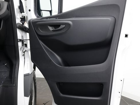 Used 2022 Mercedes-Benz Sprinter 2500 image 30