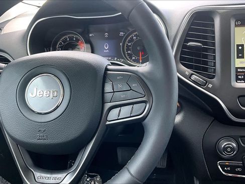 Used 2022 Jeep Cherokee Trailhawk w/ Sun, Sound & Nav Group AWD/4WD image 22