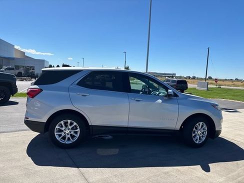 Used 2019 Chevrolet Equinox LT FWD image 3