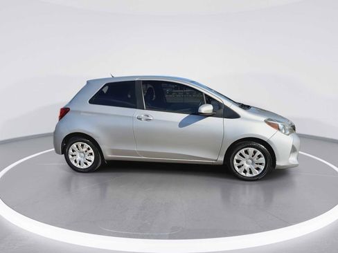 Used 2015 Toyota Yaris L image 9