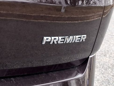 Used 2022 Chevrolet Traverse Premier image 34