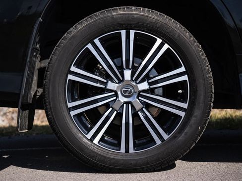 Used 2021 Lexus LX 570 4WD w/ Luxury Package image 11