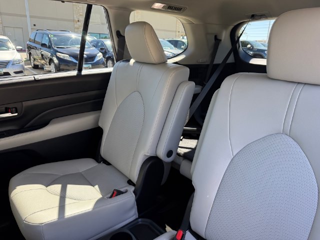 Used 2024 Toyota Grand Highlander AWD image 25