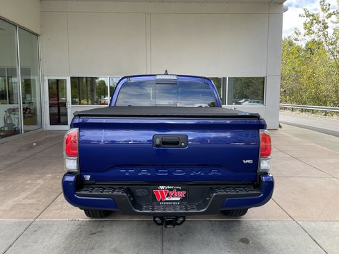 Used 2022 Toyota Tacoma TRD Off-Road image 21