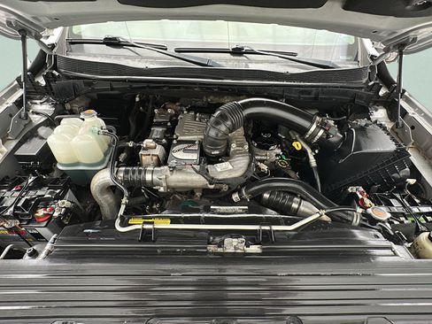 Used 2017 Nissan Titan PRO-4X AWD/4WD image 24